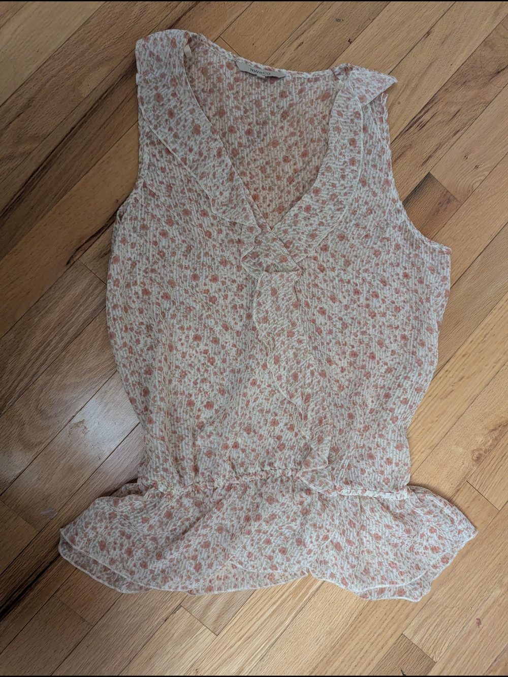 Rw & Co. Sleeveless Floral Ruffle Peplum Top in Cream and Dusty Rose